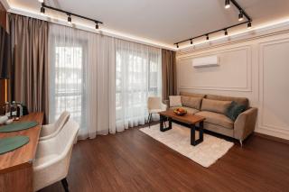 Central Premium Suites 4A - 9
