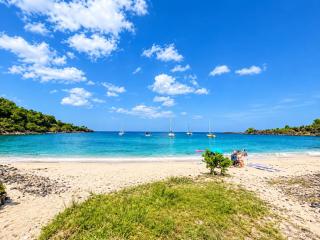 Les Pieds dans l Eau Bungalow sur la plage de Petite Anse - 2