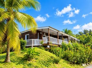 Les Pieds dans l Eau Bungalow sur la plage de Petite Anse - 0