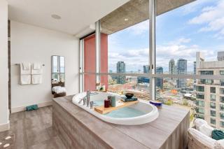 2 Storey Penthouse Panoramic Views Parking Stampede - 8