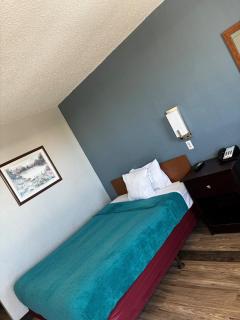 Queen Bed Hotel Room 224 - Amarillo - 0
