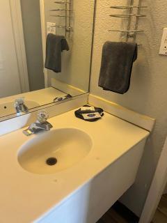 Queen Bed Hotel Room 224 - Amarillo - 2