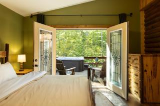 New Hot Tub - Diamond Creek Cabin Sleeps Up to 6 - 7