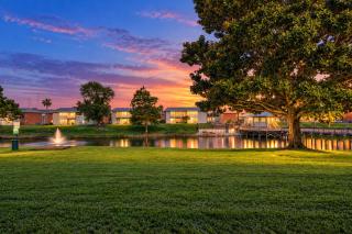 Simply Serenity-Lakefront-Pet Friendly-Heated Pool - 9