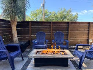 Casa Cinco, 3 Kings, Sleeps 12, Pool Near SoCo - 5
