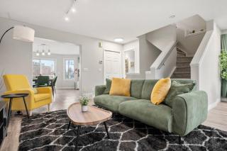*Bow River Views* Spacious Downtown House - 7