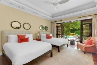 Tek Time Golf Villa, Luxury 5-Bedroom Estate - 8