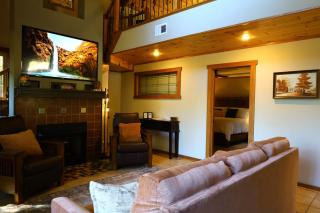 Hillside Hideaway Retreat - A Secluded Modern Cabin - 2