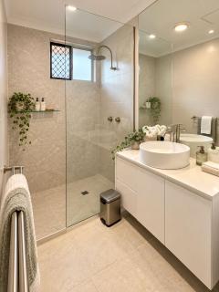 Coastal Hideaway at Kissing Point | Tropical 2BR Unit - 3