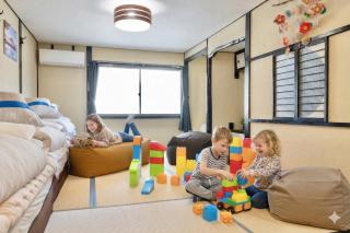 Kizuna Osaka Japanese Family House with Tatami Play Room - 0