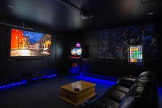 Group Entertaining with Spa | Games Room - 4
