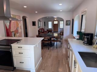Bright, modern home 3-min walk from Light Rail! - 4