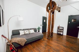 Entire Loft Located Downtown Near UofM Stadium - 8