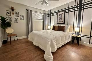 Near Downtown Dallas - The Dapper Charm - 0