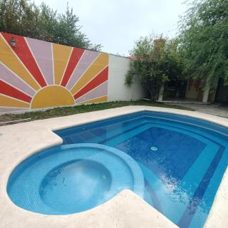 Dogs stay for free! Pool, Grill, Garden - 0