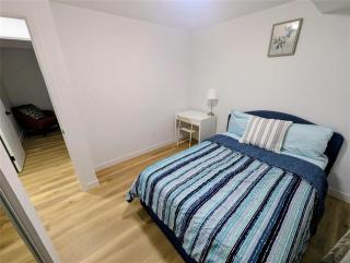 Cosy and Cute Private Basement Suite - 6