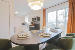 Shoreline Scandi Suite - Townhouse Near Trails - 9