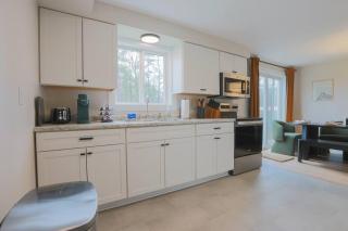 Shoreline Scandi Suite - Townhouse Near Trails - 7