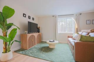 Shoreline Scandi Suite - Townhouse Near Trails - 6
