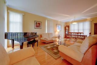Easy EMU & U of M Access! Ypsilanti Gem w/ Hot Tub - 9