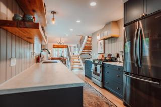 Swank House on Main St in Ashland - 7