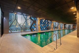 Level 66 Sky High Retreat with Pool and Sauna, Near Marvel Stadium - 9