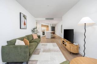 Level 66 Sky High Retreat with Pool and Sauna, Near Marvel Stadium - 4