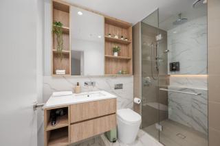 Level 66 Sky High Retreat with Pool and Sauna, Near Marvel Stadium - 1