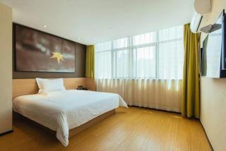 IU Hotel Zhengzhou Erqi Wanda Plaza Daxue Road Branch - 4