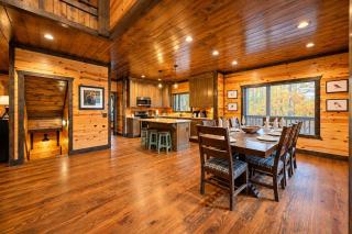 Broken Bow Lodge Hot Tub, Sleeps 18 - Broken Bow - 8