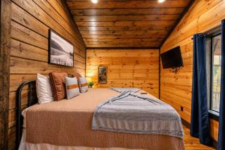 Broken Bow Lodge Hot Tub, Sleeps 18 - Broken Bow - 4