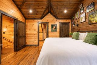 Broken Bow Lodge Hot Tub, Sleeps 18 - Broken Bow - 3