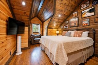 Broken Bow Lodge Hot Tub, Sleeps 18 - Broken Bow - 2