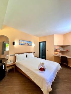 Holiday Beach Hotel - 9