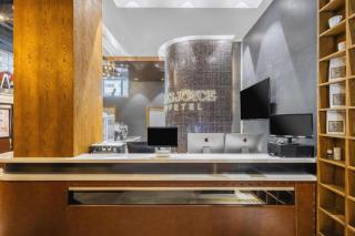 James Joyce Coffetel Tianjin Railway Station - 4