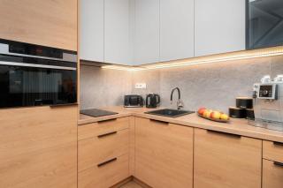 Comfortable Apartment with Air Conditioning and Parking by Noclegi Renters - 9