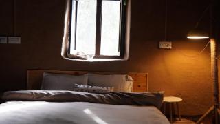 Rastafardreams 100 years old , Riverside Heritage Mudhouse, Farmstay in an apple orchard, Hostel & camping - 9