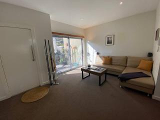 Cosy Work From Home Townhouse 10 Mins From City - Hosted by CanStay - Canberra - 3