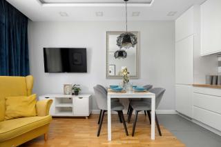 Spacious Apartment in Kielce with Workspace by Noclegi Renters - 8