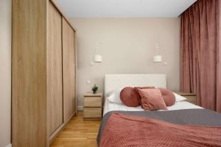 Spacious Apartment in Kielce with Workspace by Noclegi Renters - 2