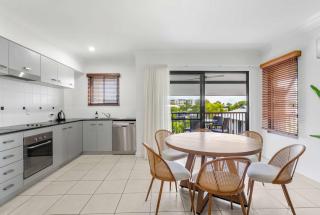 Bluewater Haven - Sweeping Lagoon Views with Pool - Trinity Beach - 3