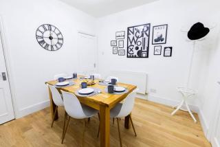 Stunning City Centre House With Hot Tub & Cinema Room - 6