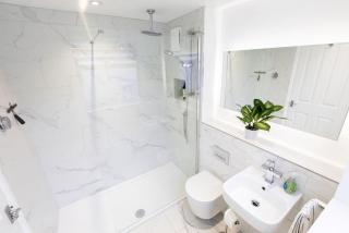 Stunning City Centre House With Hot Tub & Cinema Room - 4