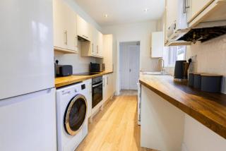 Stunning City Centre House With Hot Tub & Cinema Room - 3