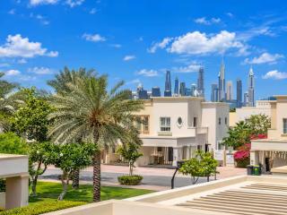 Vogue Vacation Homes, Springs Emirates Living near The Springs Souk, JBR, Marina, Mall of the Emirates, Spacious Villa with Garden and access to Lake and all Amenities in the Community - 9