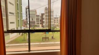Casa de 2 pisos con cochera y vista al parque - 2