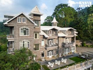 The Mansion by StayVista - 5BHK Mountain-View Villa with Private Pool - 5