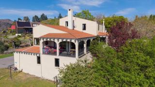 Mad Hacienda - Waterfront Retreat with Spa & Sauna - 0