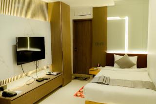 The Peace Palace Luxury Hotel and Restaurant - 9