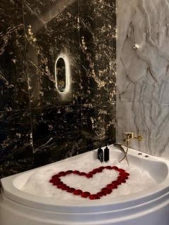 Romantic Red Apartment AXS - 0
